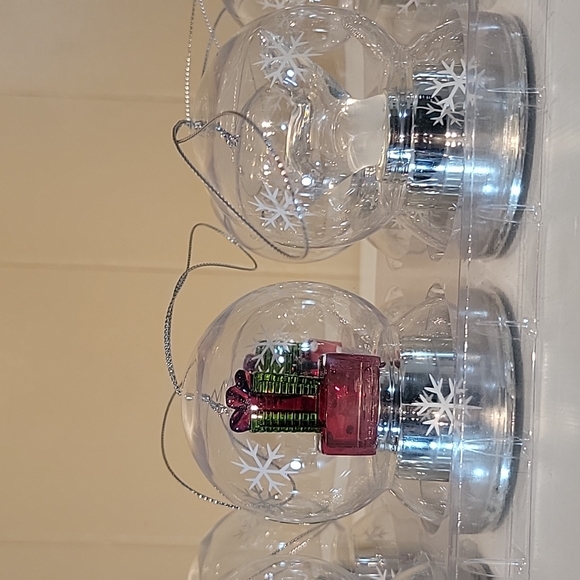 Acrylic Light Up Christmas Globe Ornments - Picture 7 of 8